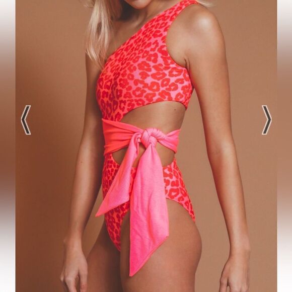Asymmetrical SWIMWEAR ONE PIECE LOVE LEOPARD Print - Picture 1 of 10